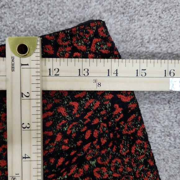 Basic Zara High Rise Red Floral Jacquard Zipper Short - Picture 10 of 11